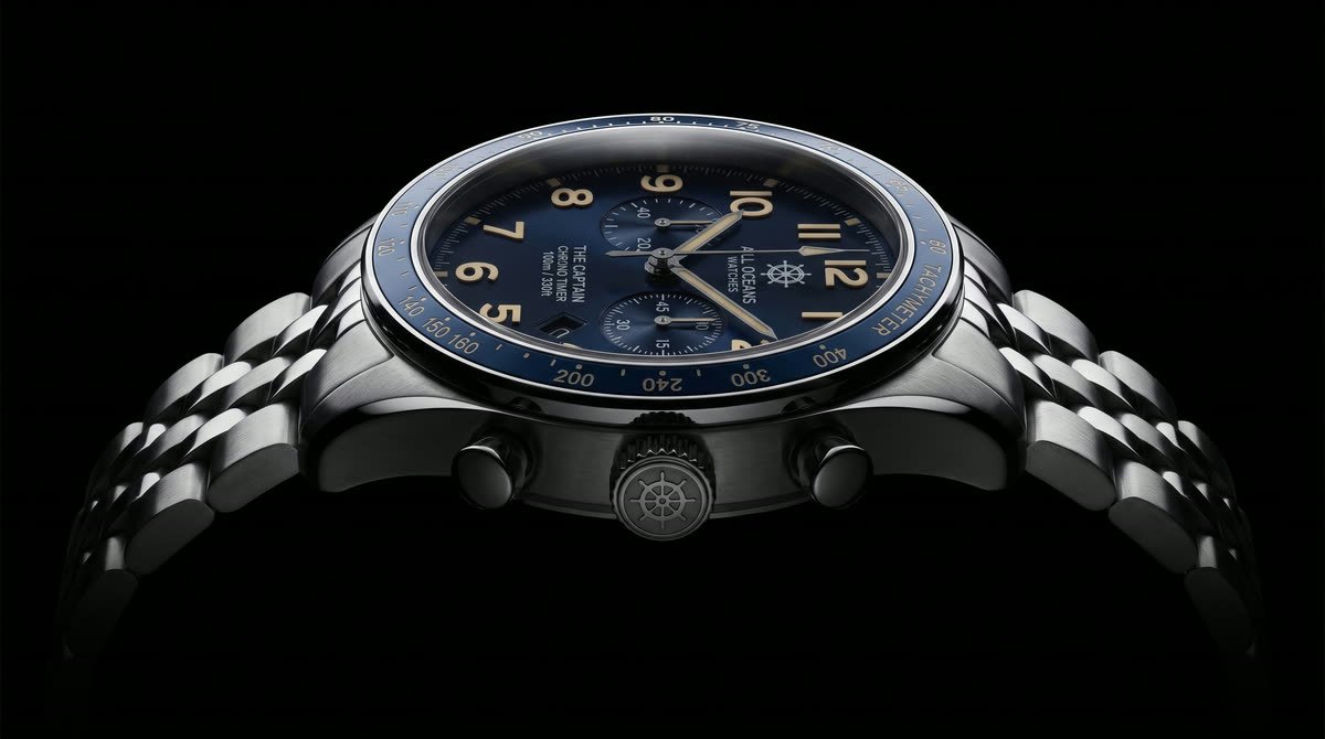 The Captain seen edge-on, rim light along the case flank